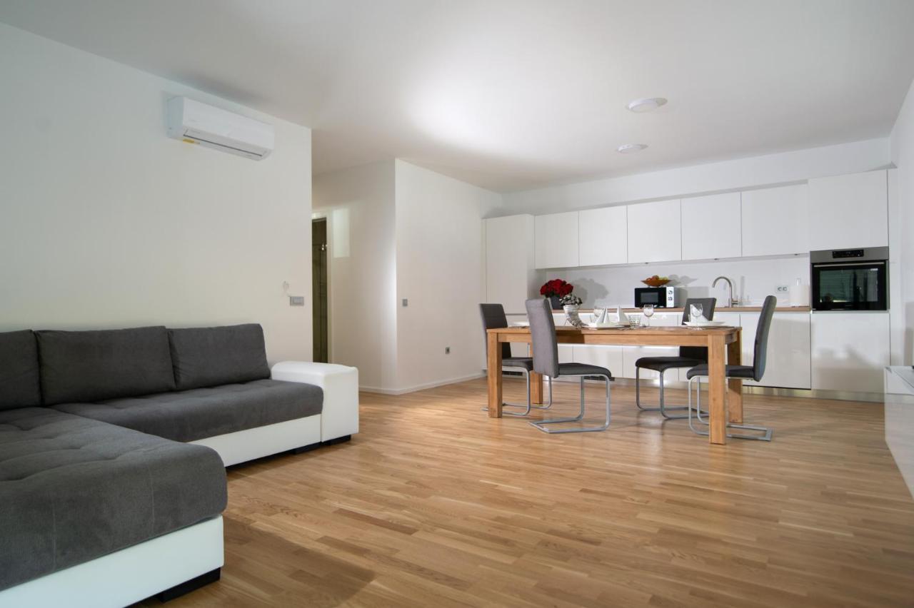 Villa De Roya 罗加斯卡斯拉提纳 外观 照片